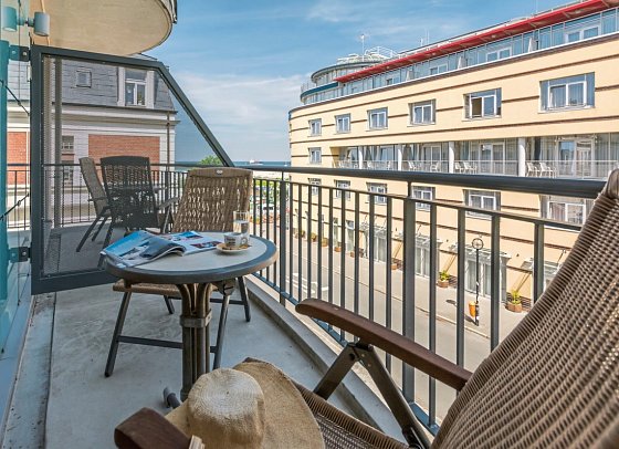 Park-Hotel Hübner - Beispiel Balkon Doppelzimmer seitl. Meerblick (Zimmercodierung D1N)
