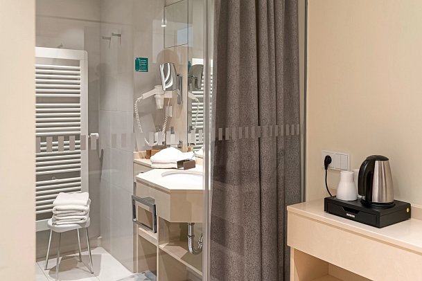 Ringhotel Strandblick - Beispiel Bad Doppelzimmer Standard (Zimmercodierungen DG1 & DG2)