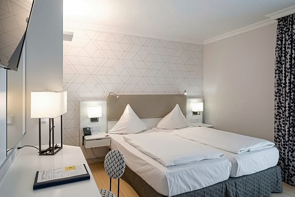 Ringhotel Strandblick - Wohnbeispiel Doppelzimmer mit Balkon oder Terrasse (Zimmercodierungen DB1, DB2 & DX1)