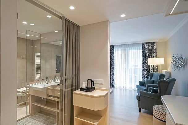 Ringhotel Strandblick - Wohnbeispiel Doppelzimmer mit Balkon oder Terrasse (Zimmercodierungen DB1, DB2 & DX1)