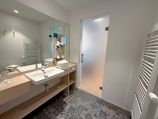 Ringhotel Strandblick - Beispiel Bad Suite XL (Zimmercodierung WB1)