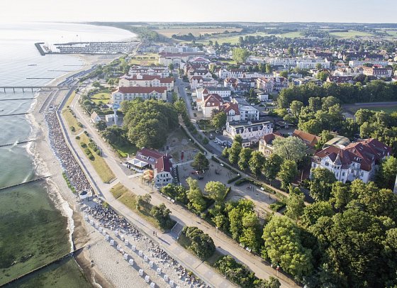 Ringhotel Strandblick - Luftansicht Hotel und Umgebung