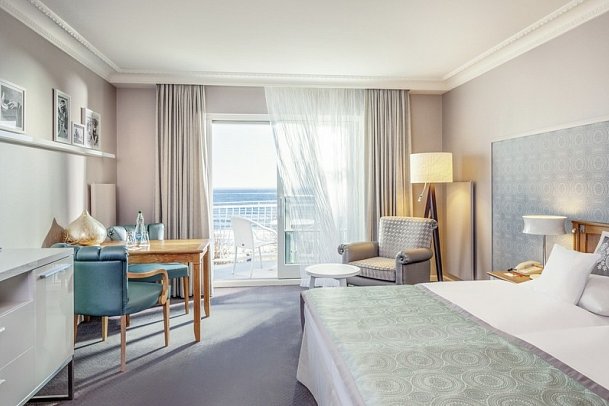 A-ROSA Kurhaus Binz - Wohnbeispiel Doppelzimmer Meerblick Balkon (Zimmercodierung D2I)