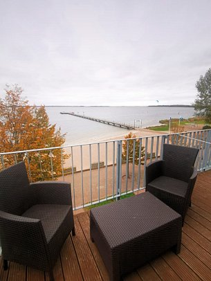 Strandhotel Dranske - Beispiel Balkon Maisonette Boddenblick (Zimmercodierung MB2)
