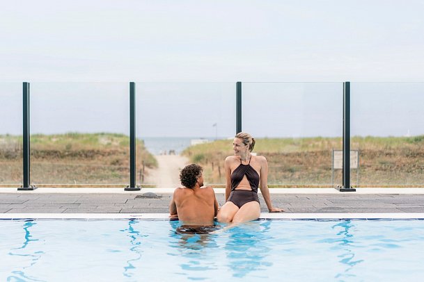 aja Warnemünde - Außenpool mit Ostseeblick