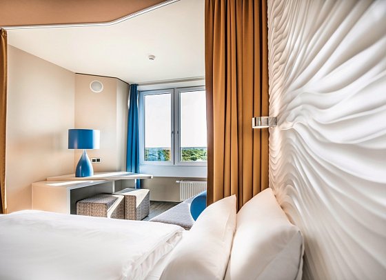 aja Warnemünde - Wohnbeispiel Doppelzimmer seitl. Meerblick (Zimmercodierung D1N)