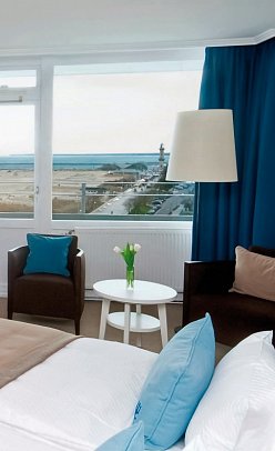 Hotel Neptun - Wohnbeispiel Doppelzimmer Meerblick Balkon (Zimmercodierungen D1M, XB1, XB3 & XB5)