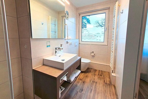 R&R Strandhotel Baabe - Beispiel Bad Einzelzimmer ohne Balkon (Zimmercodierung EB1)