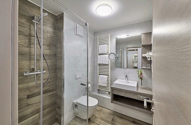 R&R Strandhotel Baabe - Wohnbeispiel Doppelzimmer Standard Balkon (Zimmercodierung DB1)