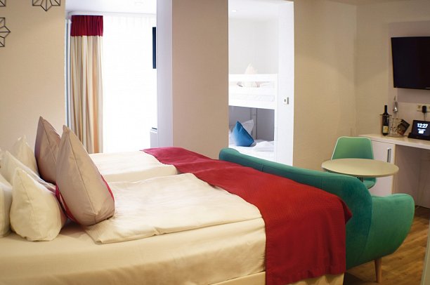 Ostseehotel Baabe - family & SPA - Wohnbeispiel Familienzimmer Balkon oder Terrasse (Zimmercodierung FB1)