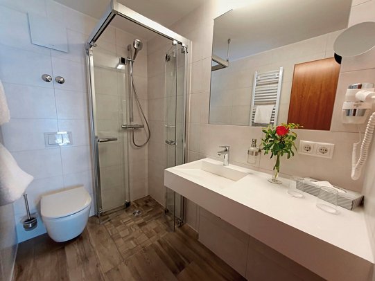 R&R Hotel Strandallee - Wohnbeispiel Doppelzimmer (Zimmercodierungen DB1 & DB2)