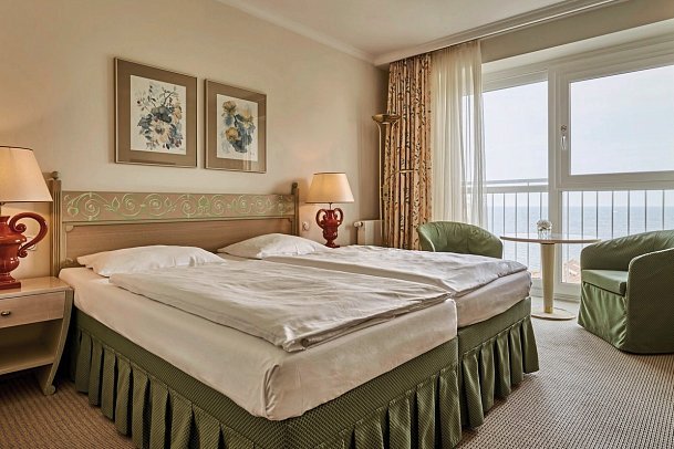 aja Nordperd & Villen Göhren - Wohnbeispiel Doppelzimmer Seeseite (Zimmercodierung D1C)