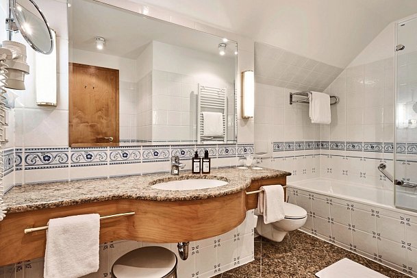 aja Nordperd & Villen Göhren - Beispiel Bad Doppelzimmer Balkon oder Terrasse (Zimmercodierung DF1)