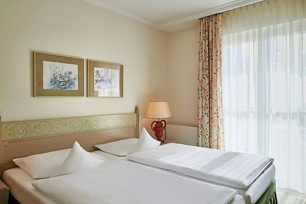 aja Nordperd & Villen Göhren - Wohnbeispiel Doppelzimmer Landseite (Zimmercodierungen D1L & DB9)