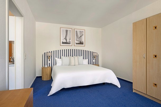 IFA Rügen Hotel & Ferienpark - Ferienwohnungen - Wohnbeispiel 2-Raum Appartement Balkon (Zimmercodierung OB1)