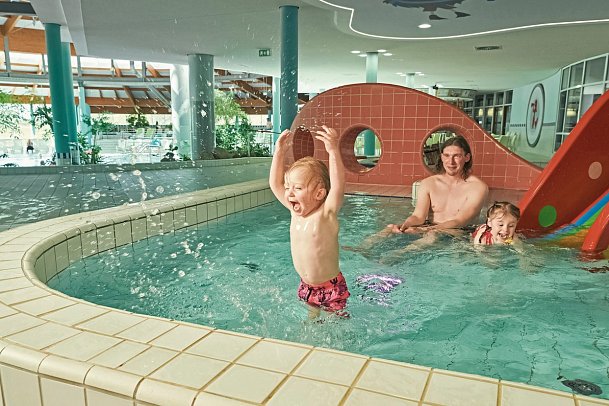 Seepark Sellin Ferienwohnungen - AHOI Bade- und Erlebniswelt