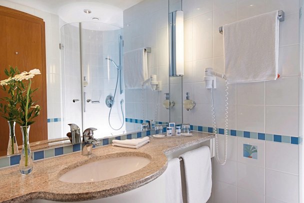 Kleine Strandburg Zinnowitz - Beispiel Bad Doppelzimmer (Zimmercodierungen DB1, EB1, DBC & EBC)