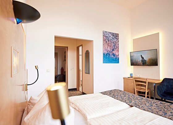 Asgard´s Hotels (Asgard & Midgard & Meereswarte) - Wohnbeispiel Doppelzimmer Landseite/Seeseite (Zimmercodierung DB1)