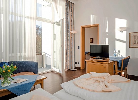 Asgard´s Hotels (Asgard & Midgard & Meereswarte) - Wohnbeispiel Appartement 1 Schlafzimmer Waldseite mit Balkon (Zimmercodierung AB3)