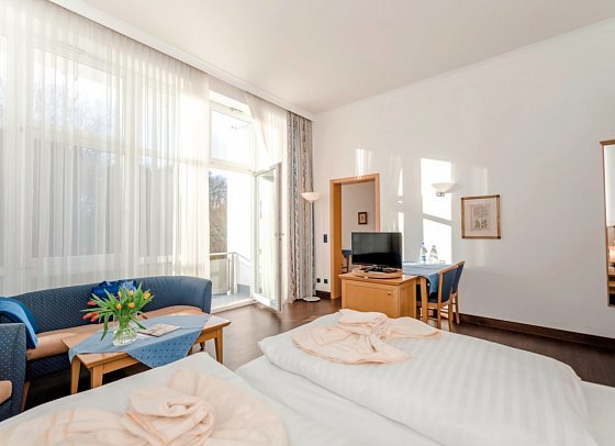 Asgard´s Hotels (Asgard & Midgard & Meereswarte) - Wohnbeispiel Appartement 1 Schlafzimmer Waldseite mit Balkon (Zimmercodierung AB3)