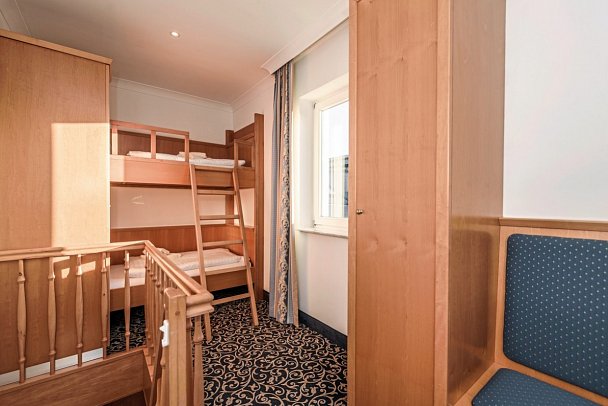 Hotel Asgard & Asgard's Meereswarte - Wohnbeispiel Appartement 1 Schlafzimmer Waldseite mit Balkon (Zimmercodierung AB3)