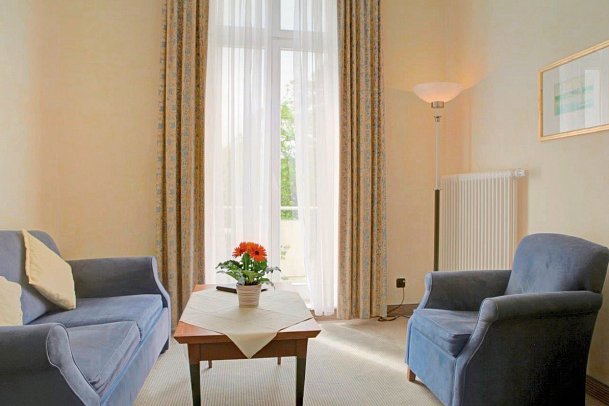 Aparthotel Seeschlösschen - Wohnbeispiel Appartement Landseite/Seeseite (Zimmercodierung ABC)