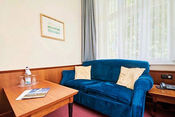 Aparthotel Seeschlösschen - Wohnbeispiel Appartement Landseite/Seeseite (Zimmercodierung ABC)