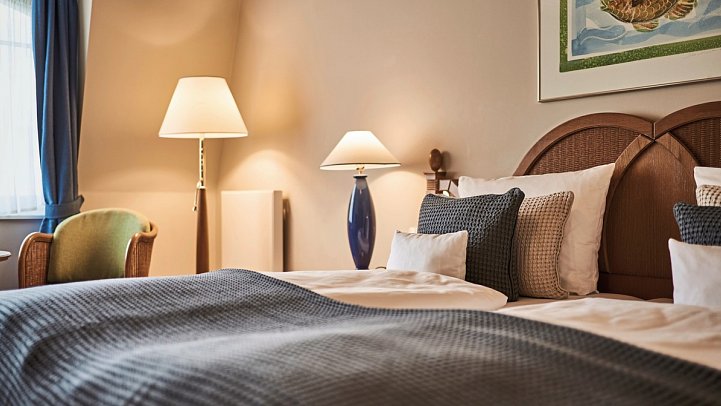 aja Strandhotel Bansin - Wohnbeispiel Doppelzimmer seitl. Meerblick (Zimmercodierung D1N)