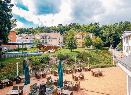 Ostseehotel Villen im Park - ein Rovell Hotel - Aussenbereich mit Terrasse
