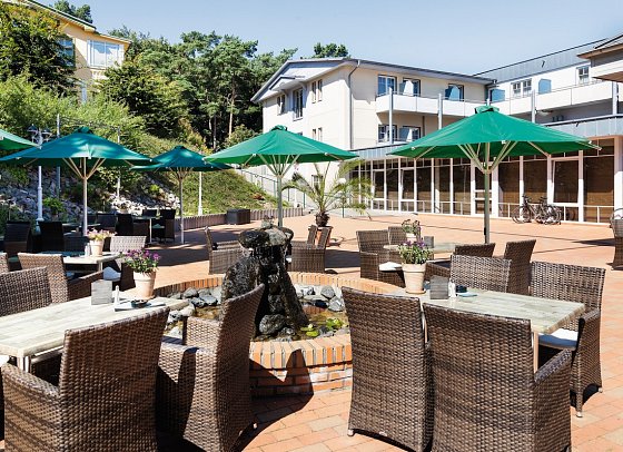 Ostseehotel Villen im Park - ein Rovell Hotel - Außenbereich mit Terrasse