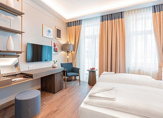 SEETELHOTEL Pommerscher Hof - Wohnbeispiel Doppelzimmer Landseite Balkon (Zimmercodierung DB2)