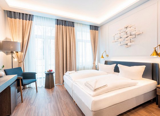 SEETELHOTEL Pommerscher Hof - Wohnbeispiel Doppelzimmer Landseite Balkon (Zimmercodierung DB2)