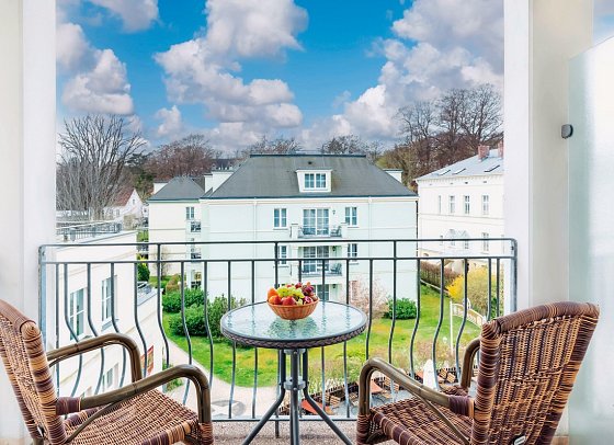 SEETELHOTEL Pommerscher Hof - Wohnbeispiel Doppelzimmer Landseite Balkon (Zimmercodierung DB2)