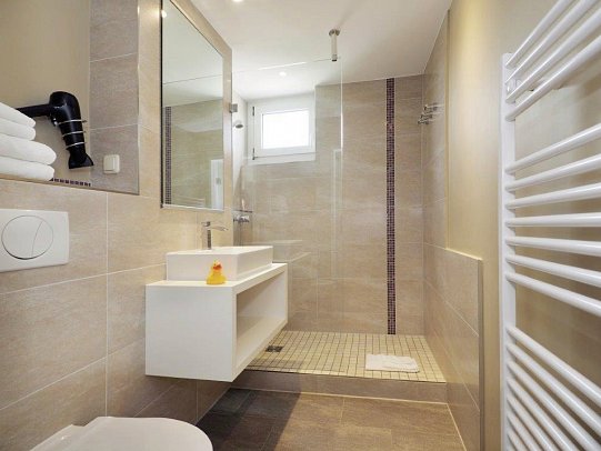 Kurhotel zu Heringsdorf - Beispiel Bad App. 2 Räume Premium Balkon Obergeschoß 40 qm (Zimmercodierung AB4)