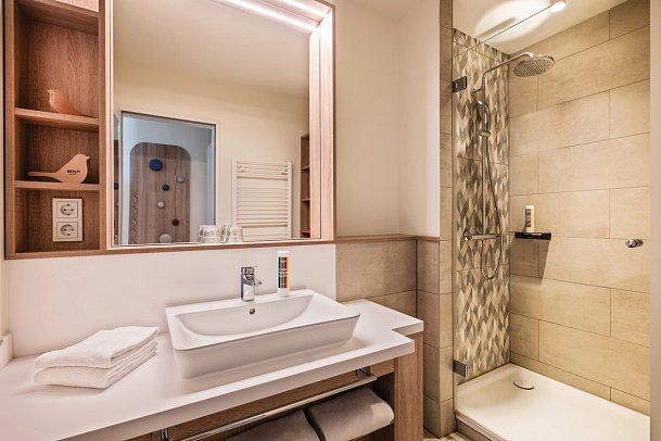 BEECH Resort Boltenhagen - Beispiel Bad (Zimmercodierungen AB2, OB1, PB3 & AB8)