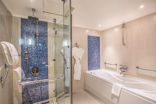 Hilton Marsa Alam Nubian Resort - Beispiel Bad Suite Poolblick