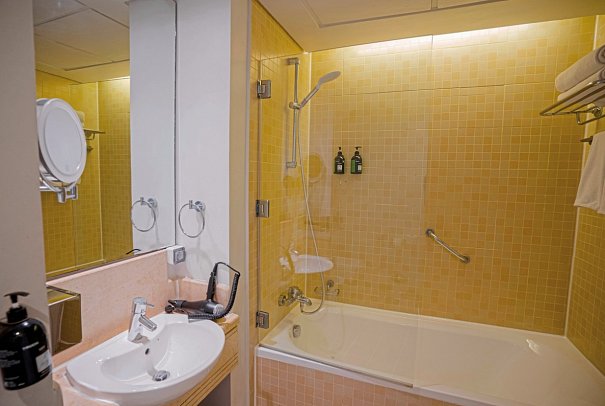 Radisson Individuals Marina Port Ghalib - Beispiel Bad (Zimmercodierungen DPG, DSP, DCP, DGA & DG1)