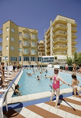 Club Hotel Bikini & Tropicana