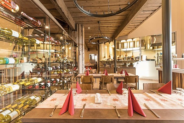 Santa Claus Holiday Village - Three Elves Restaurant