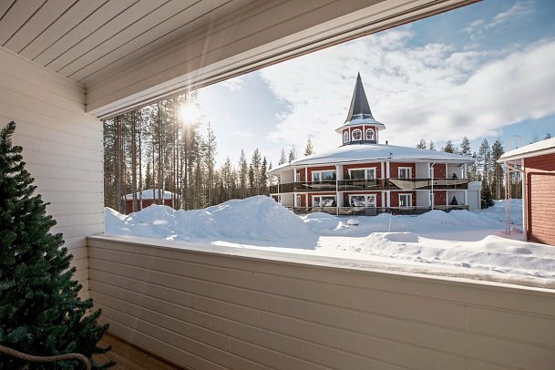 Santa Claus Holiday Village - Wohnbeispiel Classic Suite Balkon (Zimmercodierung JB1)