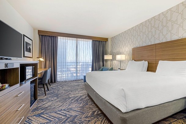 Best Western Plus Bayside Inn - Wohbeispiel Standard Room 1 King Bed