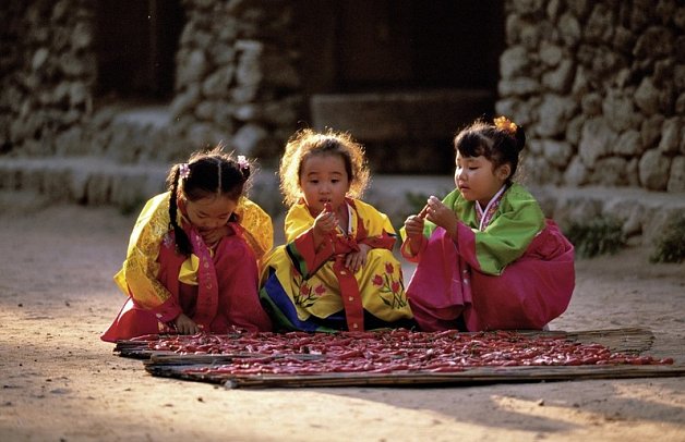 Südkorea aktiv (nur Landprogramm) - Kinder in traditioneller koreanischer Tracht