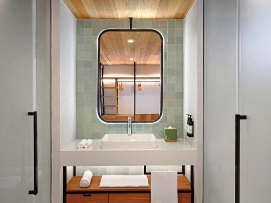 laïla, A Marriott Tribute Portfolio Resort - Beispiel Bad (Zimmercodierungen UD1, UH1, UD8, UDB, UB8, UH3, UD2, UX2, UH2, JB2, WB1, WI1 & WB2)