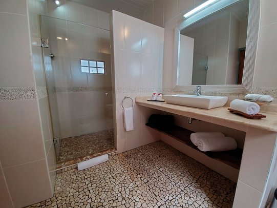 Cabanes des Anges - Beispiel Bad Standard (Zimmercodierung UG1)