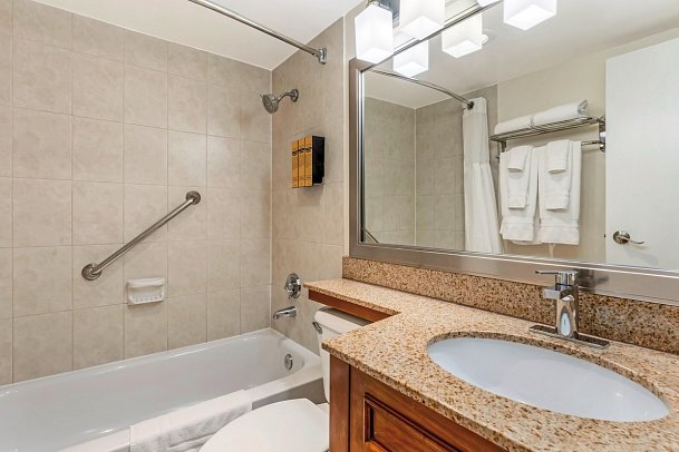 Best Western Plus Grosvenor Airport Hotel - Wohnbeispiel Badezimmer (Zimmercodierung UG1)