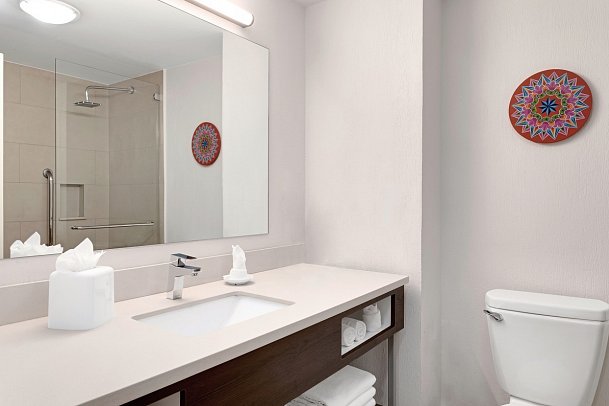 Hampton by Hilton San José Airport - Wohnbeispiel Standard Room (Zimmercodierung UG1)