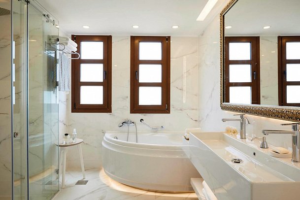 Anthemus Sea Beach Hotel & Spa - Badezimmer Suite Meeresfront (Zimmercodierung WBO)