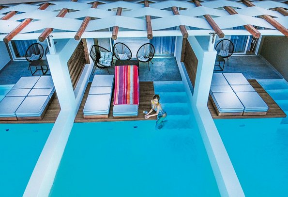 Royal Hotel and Suites