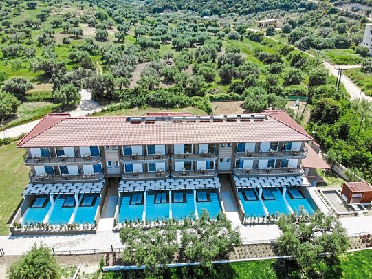 Royal Hotel and Suites