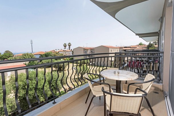 Royal Hotel and Suites - Wohnbeispiel Familienzimmer (Zimmercodierung FB1)